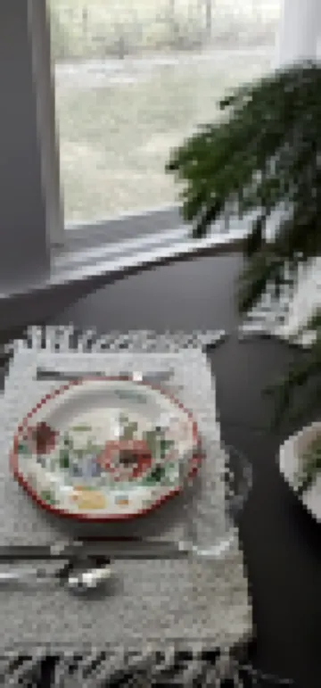 Historic ranch house has beautiful mountain and valley views. Weekly discounts.