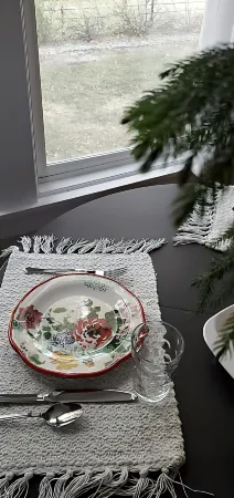 Historic ranch house has beautiful mountain and valley views. Weekly discounts.