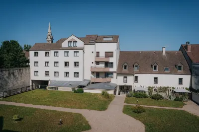 Hôtel Henry II Beaune Centre Hotels in Savigny-lès-Beaune