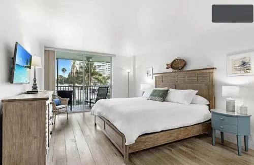 Upscale condo steps from gorgeous Vanderbilt beach