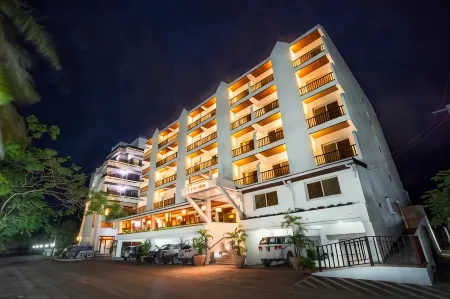 Calypso Hôtel Отели рядом с достопримечательностью «Blue Marine»