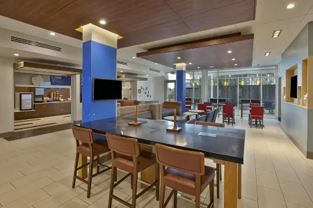 Holiday Inn Express & Suites South Hill