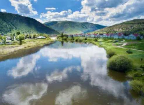 Comfy ski condo with convenient hot tub access.  Close to Beaver Creek and Vail!