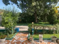 One World Village Guesthouse فنادق في 