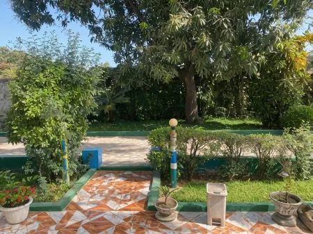 One World Village Guesthouse Отели в г. Bakau