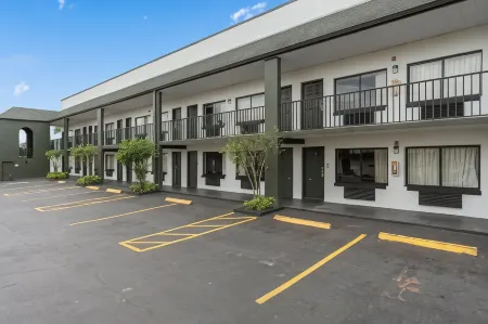 Baymont by Wyndham Orlando Downtown Отели рядом с достопримечательностью «Thornton Park»