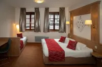 Logis Hôtel de la Cloche Hôtels à : Obernai