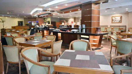 Grand Pangrango Отели рядом с достопримечательностью «Ecodome Bogor Botanical Gardens»