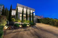 Hillside Luxe with Spa   Bay Views
