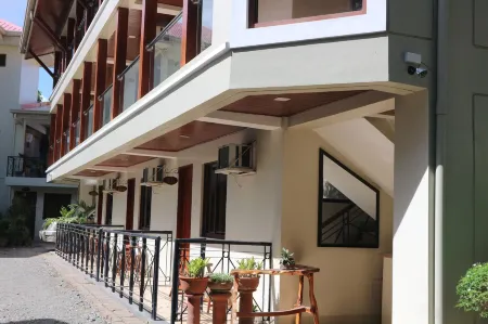 La Esperanza Hotel Отели рядом с достопримечательностью «Sampaguita Gardens»