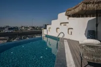 AVA Hotel Chandigarh Zirakpur - piscina