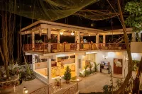 Vibes Inn Singing Tree Hotel di 