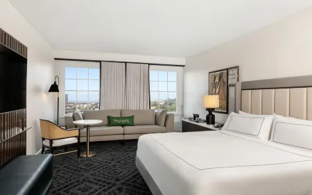 Mills House Charleston, Curio Collection by Hilton Отели рядом с достопримечательностью «Historic Charleston Foundation»