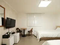 Stay RomanticTrip_Hostel โรงแรมใกล้ซ็อกบิงโก