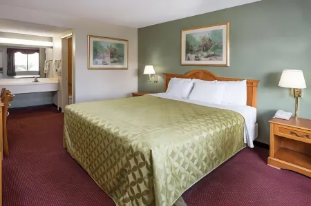 Days Inn by Wyndham San Bernardino Отели рядом с достопримечательностью «East Highland Reservoir»