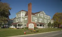 Ivy Court Inn and Suites فنادق في نوتردام