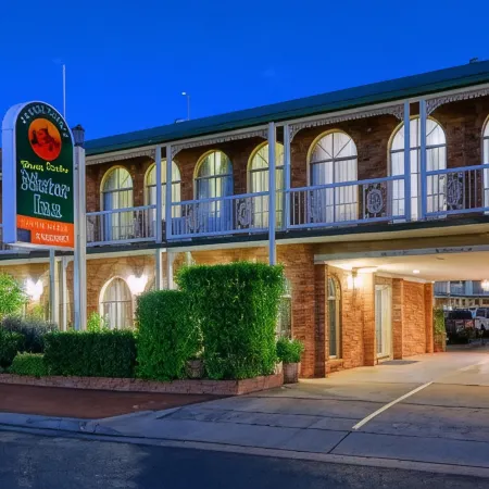 Hamilton Henry Parkes Motor Inn