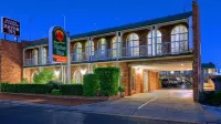 Hamilton Henry Parkes Motor Inn - parking