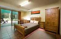 Glass House Mountains Ecolodge