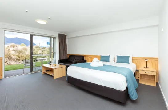 Clearbrook Motel & Serviced Apartments