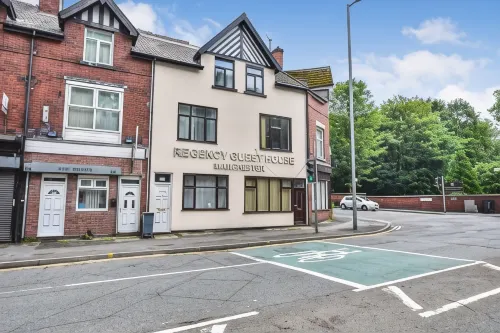 Regency Guest House Manchester North Hotels in Middleton