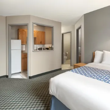 Travelodge by Wyndham Edmonton Airport