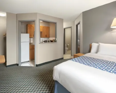 Travelodge by Wyndham Edmonton Airport Hotels in Leduc