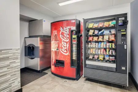 Travelodge by Wyndham College Park