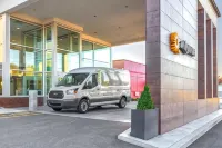 La Quinta Inn & Suites by Wyndham Clifton/Rutherford - parking