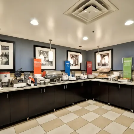 Hampton Inn Columbus/Dublin Отели рядом с достопримечательностью «Dublin Presbyterian Church»