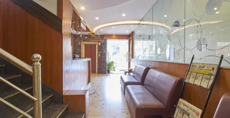 Hotel Aditya Отели рядом с достопримечательностью «Чамунди Хилл»