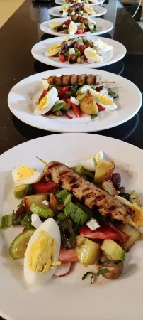 Garden Lounge Hotel Отели рядом с достопримечательностью «Каскад»