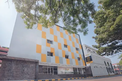 Cahaya Hotel Cirebon Hôtels à proximité de : Green Mosque Cirebon