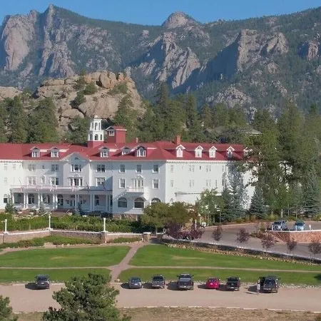 5-Bedroom Pet-Friendly Lake Home with Mountain View