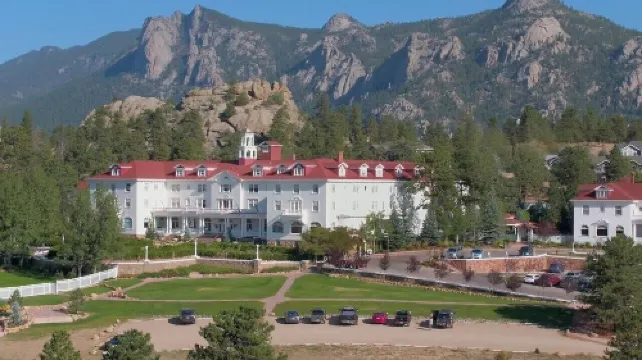 5-Bedroom Pet-Friendly Lake Home with Mountain View
