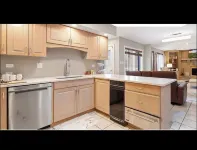 Beautiful 6000 sq ft Castle House with 4-bedroom in Chicago Hotel a Burbank