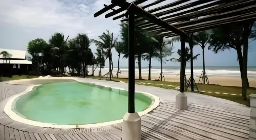 Chivaree Hotel and Resort - bar