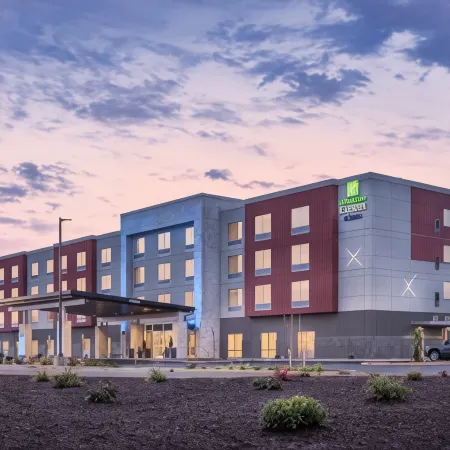 Holiday Inn Express & Suites SALEM NORTH - KEIZER by IHG