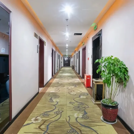Meixian Huarui Business Hotel