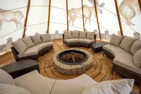 #2 Lakefront Hamlin Lake Retreat - Sleeps 10