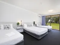 Island Palms Motor Inn Hotels in Forster
