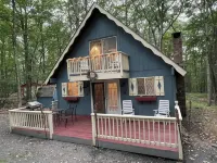 Adorable Gingerbread Style cabin in gorgeous amenity filled lake/pool community - balcony
