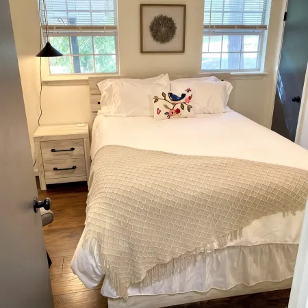 Minutes to the Square • Fire Pit • Dog Friendly