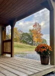 Cozy Tiny Cabin with Hot Tub, 3 Minutes to Seneca Rocks Park Entrance