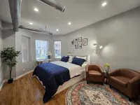 Luxe Loft vibe –4BR/3BA Apt– King Suite-11 minutes from downtown-Families-Groups Hotels near Bronzeville Children's Museum