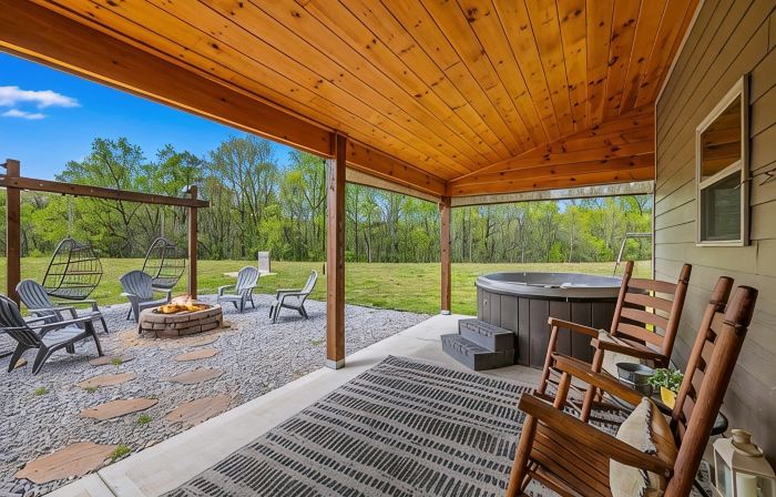 Stunning Views,Hot Tub, Game Room,Zero Stair Entry