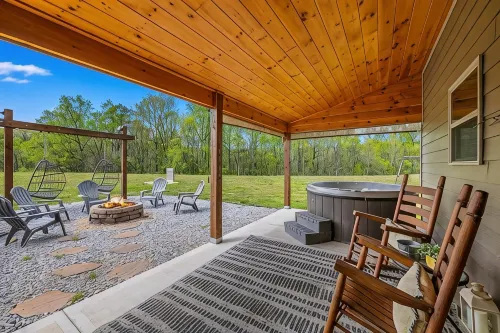 Stunning Views,Hot Tub, Game Room,Zero Stair Entry