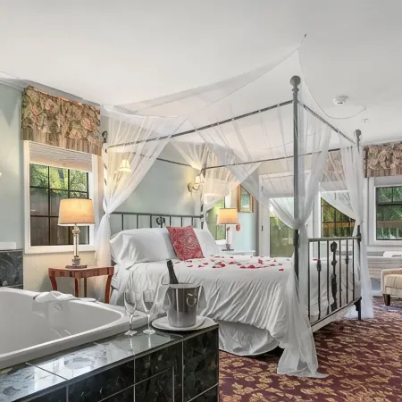 Candlelight Inn (Adults Only)