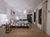 5 Private Suites at Blisshouse Orlando/ Lakeside Luxury Escape