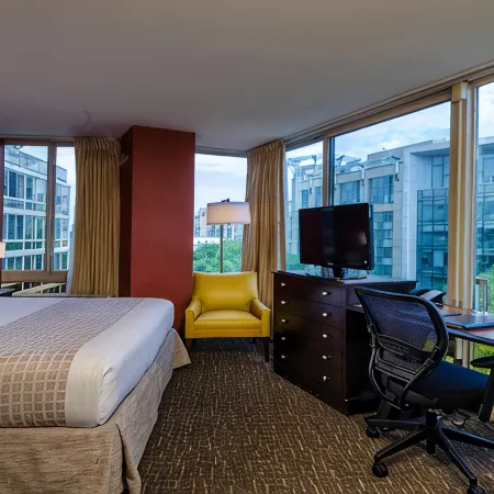 Beacon Hotel & Corporate Quarters Отели рядом с достопримечательностью «Эмбасси-Роу»